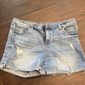 Kut from the Kloth Katy Boyfriend Shorts in Light Blue